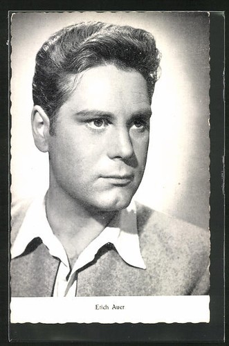 Acteur erich auer regarde au - auer,