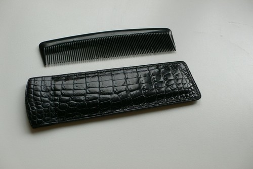 Etui peigne croco noir - a,