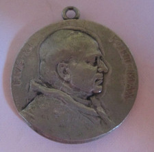 Grosse médaille en Argent PIVS . XI - Poids 28g - au verso Vierge Marie