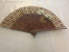Éventail ancien fleurs