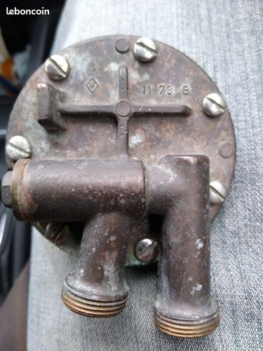 Pompe carburateur ancien - pompe,carburateur,