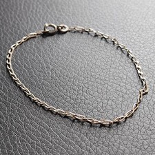 Minuscule gourmette légère métal argenté pour enfant bébé mailles chaine plates