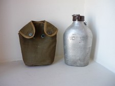 Gourde militaire vintage en alu avec sa housse