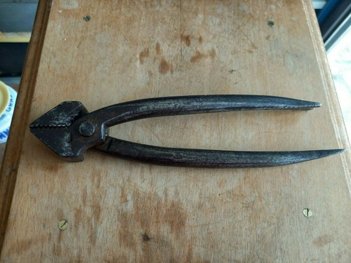Ancien outil pince monter - outil, à