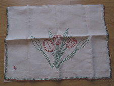 Grande pochette lingerie ancienne à rabat , lin brodé tulipes, mono ML