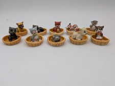 lot 10 fèves chats chatons dans leurs paniers