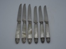 SUITE DE 6 COUTEAUX A FRUITS