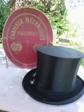 CHAPEAU CLAQUE HAUT DE FORME SATIN NOIR AVEC SA BOITE   Maison  de Paris 