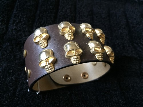 Gold style metal skulls brown - style,