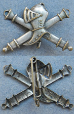INSIGNE DE BÉRET DES CHARS DE COMBAT, ÉPINGLE
