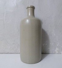 ancienne bouteille en grès
