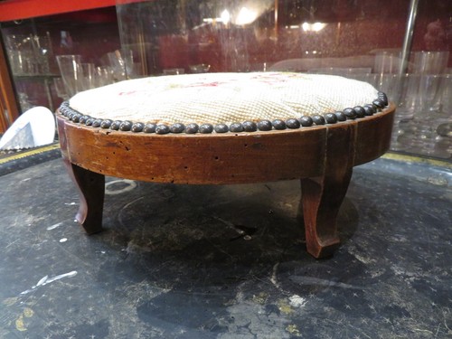 Ancien petit tabouret repose - tabouret,