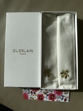 GUERLAIN – Coffret comprenant 2 sets de table brodés Abeille