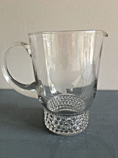 Pichet ancien en Cristal  gravé de 3 belles feuilles de Vigne, Pied élégant