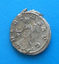 Trésor d'Hortensia , Postume Postumus antoninien VBERTAS AVG , / V or P  ?????