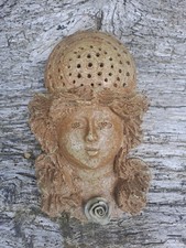 Pique Fleurs En Gres Non Signé 