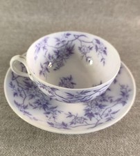 BELLE TASSE A THE EN PORCELAINE FISMES MODELE " EPINES " 1853-1861 (1/2)