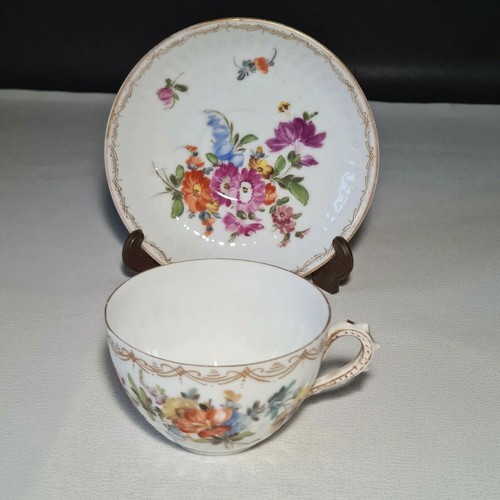 Tasse soucoupe en - &,
