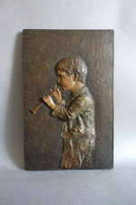 Johann Maresch (1821-1914) bas-relief mural en terre cuite "Le joueur de flûte"