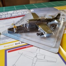 COLLECTION AVIONS DE COMBAT - Ed. ATLAS / N° 12 / P-51 D MUSTANG ech. 1:100