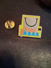  pins  BADGE Pin’s Vittel