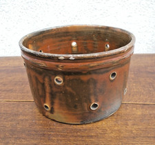 Faisselle moule à fromage, terre cuite vernissée brun, bon état d'usage