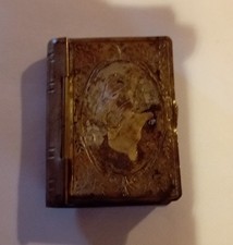 Boite en forme de livre