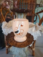 petit pot ou coquetier avec