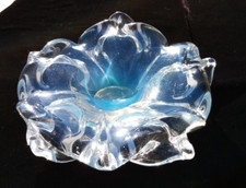 Coupe, vide poche en verre soufflé de Murano, Venise, bleu opalescent