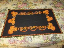 Magnifique lot de napperons en coton ou feutrine, broderie bretonne