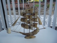 vintage maquette de Bateau en corne de vache 