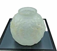 PETIT VASE BOULE VERRE OPAQUE .