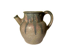 pichet ancien ou pot , broc