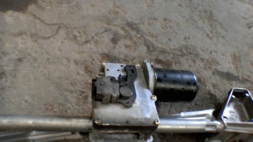 Moteur essuie glace avant