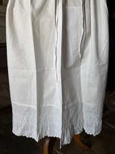 JOLI JUPON BRODERIE BLANCHE