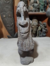 FASCINANTE STATUETTE D’ANCETRE DOGON EN PIERRE SCULPTEE – MALI, 1950/1960