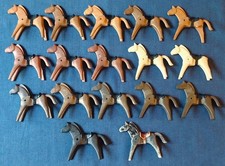 17 chevaux avec selles