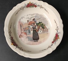 PLAT CREUX  FAIENCE SARREGUEMINES DECOR OBERNAI LOUX FEMME  ALSACE ANCIEN