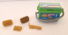 CAISSE VERTE DE MATERIEL POUR CHEVAUX AVEC BROSSES PLAYMOBIL...