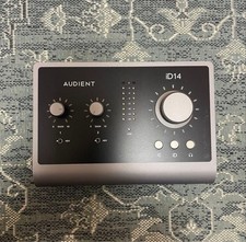 Câbles et boîte de préampli micro interface audio USB Audient ID14 TESTÉS...