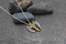 Collier croix ailes ciel INRI