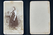 Czichna, Innsbruck, Costume