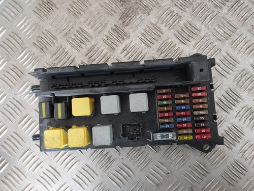 Boitier fusibles mercedes - boitier,