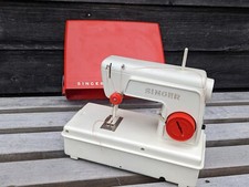 Ancien jouet machine à coudre