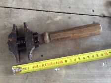 Ancienne clé anglaise / à