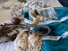 lot divers galons cotons ,boule bois ancienne ,cotons a repriser ,franges 