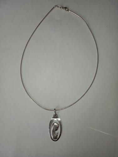 Collier avec pendentif