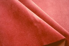 Coupon de tissu N°33 Suédé Suédine style Alcantara ou velours ras rouge grenat