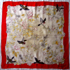 GUCCI  Foulard  soie  en TBEG