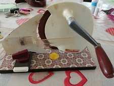 TRANCHEUSE MANUELLE PAIN Viande  retro c1970 vintage !marque amica en formica